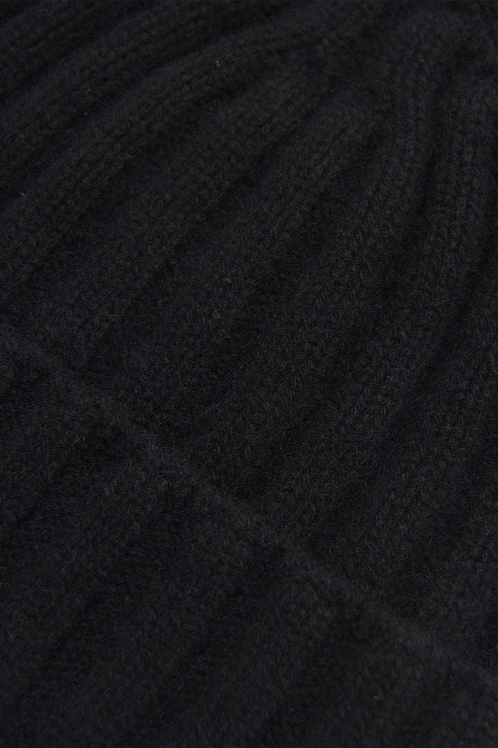 KNITTED HAT